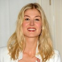 Rosamund Pike at a photocall for the release of Johnny English Reborn | Picture 74938